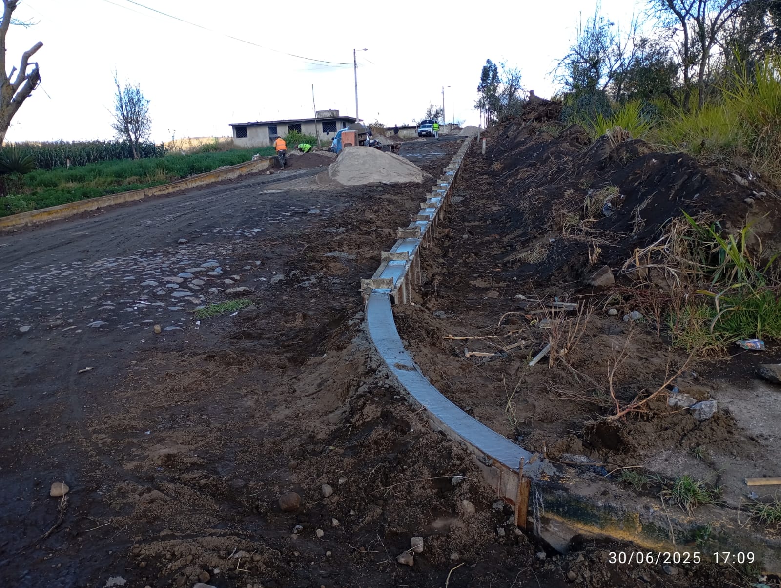 15% DE AVANCE DE LA OBRA DE ASFALTO EN EL BARRIO INECEL